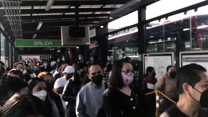 Ante cierre parcial de Línea Rosa, usuarios optan por Metrobús