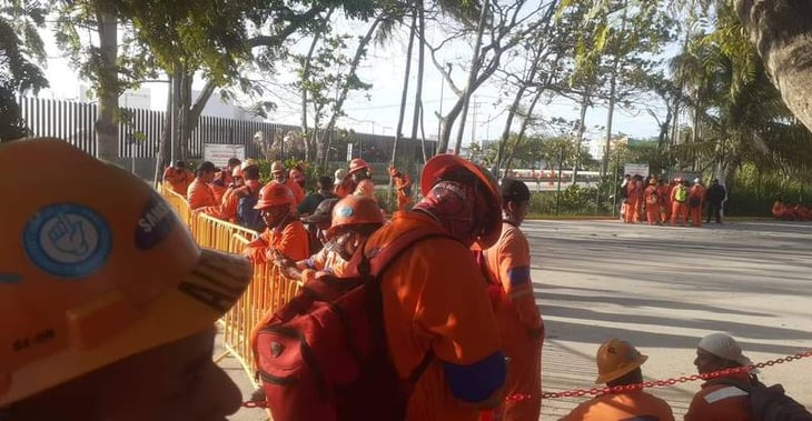 Dos Bocas: Trabajadores protestan por 200 despidos;Con muy poca liquidación