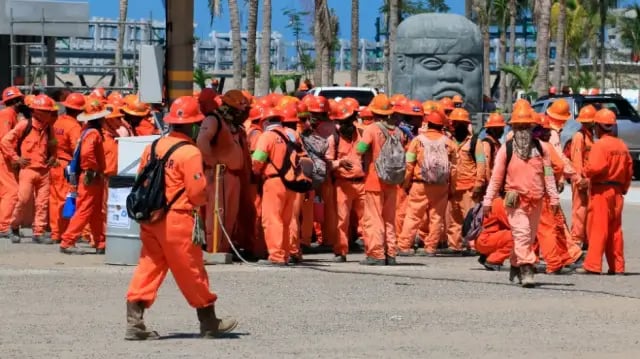 Dos Bocas: Trabajadores monclovenses protestan por despidos injustificados