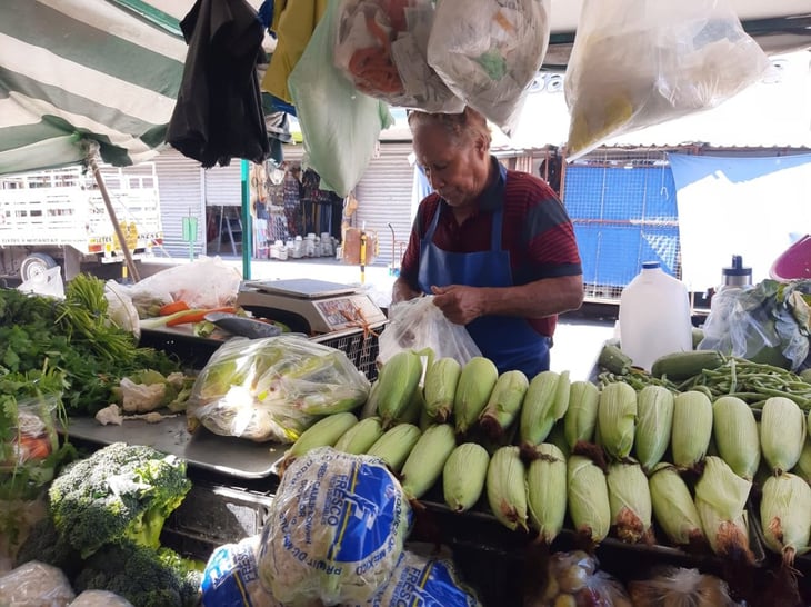 Vendedores ambulantes de frutas y verduras se ven afectados por la sequía