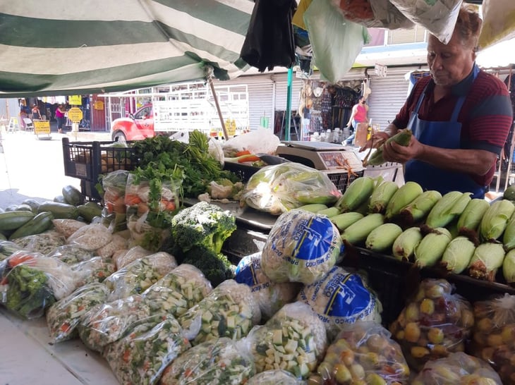 Vendedores ambulantes de frutas y verduras afectados por sequía