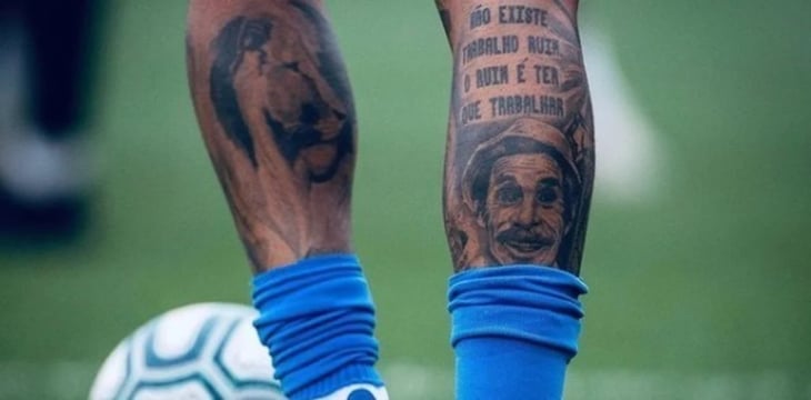 Kenedy muestra su fanatismo con tatuaje de Don Ramón