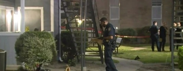 Cuatro muertos deja tiroteo en complejo residencial de Texas
