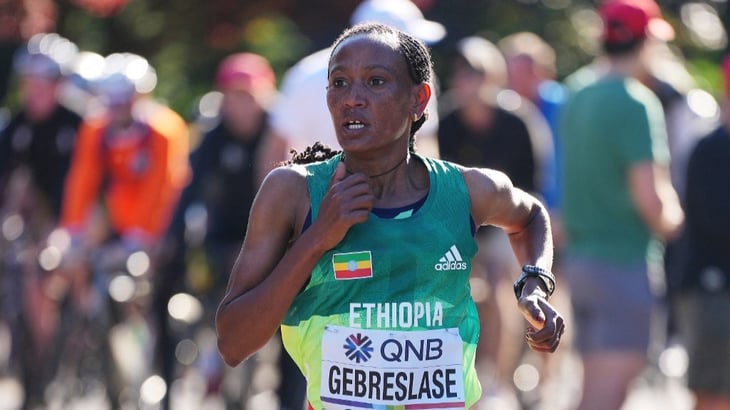 La etíope Gebreslase gana el maratón mundial con récord de los campeonatos