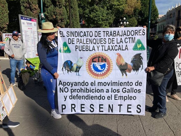 Taurinos y galleros protestan en Puebla ante propuesta de prohibición