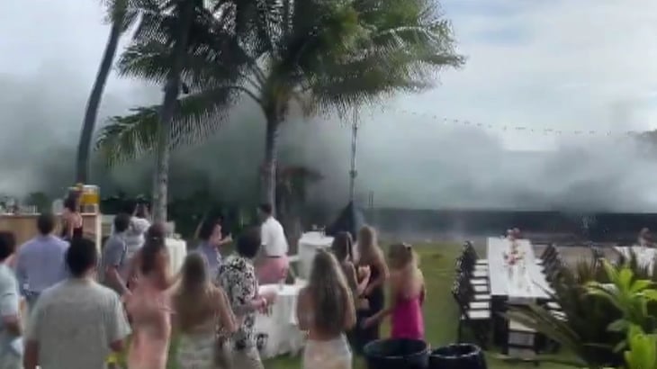 Olas gigantes impactan en casas y casi arruinan boda en Hawai