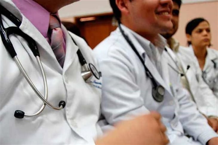 Médicos pasantes piden mejorar condiciones para realizar el servicio social