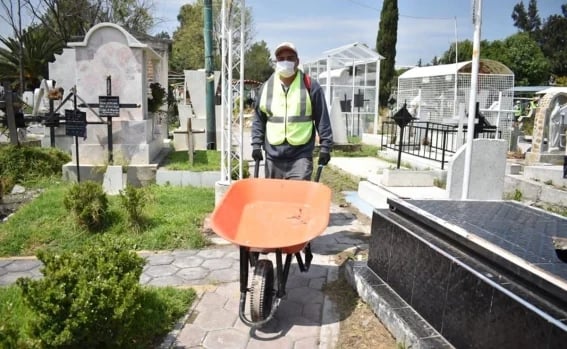 Recolectan 388 metros cúbicos de basura en cementerio de Iztacalco