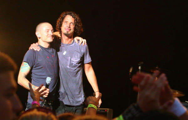 La noche en que Chester Bennington y Chris Cornell cantaron ‘Crawling’ juntos