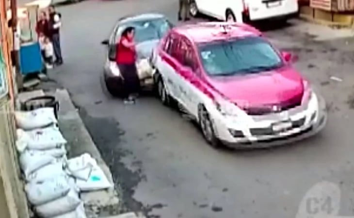 VIDEO: Conductor pisa acelerador en vez de clutch y atropella a mujer en la alcaldía Álvaro Obregón 