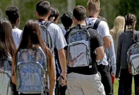 En Texas distritos escolares exigirán mochilas transparentes, tras masacre de Uvalde