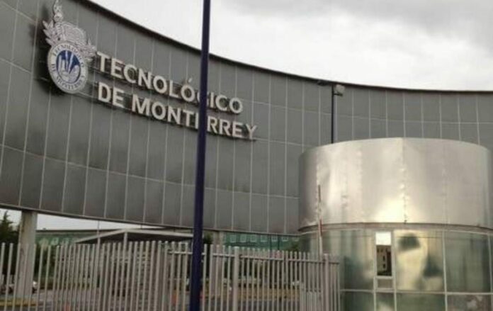 Alumna denuncia a Tec de Monterrey por negar seguro al morir su madre