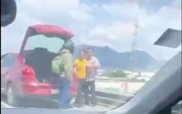 Localizan a joven arrojado desde puente vehicular en Edomex por conductor tras discusión