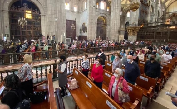 Iglesia pide intensificar oraciones por la paz