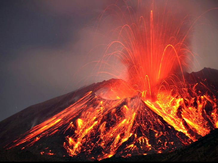 Japón activa alerta máxima por erupción de volcán 'Sakurajima'