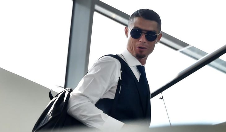 Cristiano Ronaldo viajó a Manchester para definir su futuro
