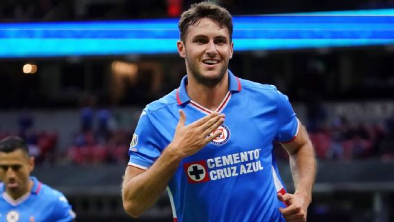 Cruz Azul y Feyenoord acuerdan transferencia de Giménez