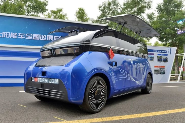 Conoce el primer auto chino 100% solar... y sin volante