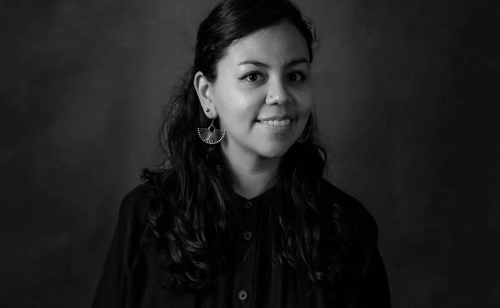 Premian a fotógrafa mexicana que retrata la orfandad por feminicidio