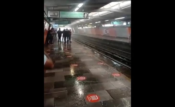 Se filtra agua de lluvia en la estación Jamaica del Metro
