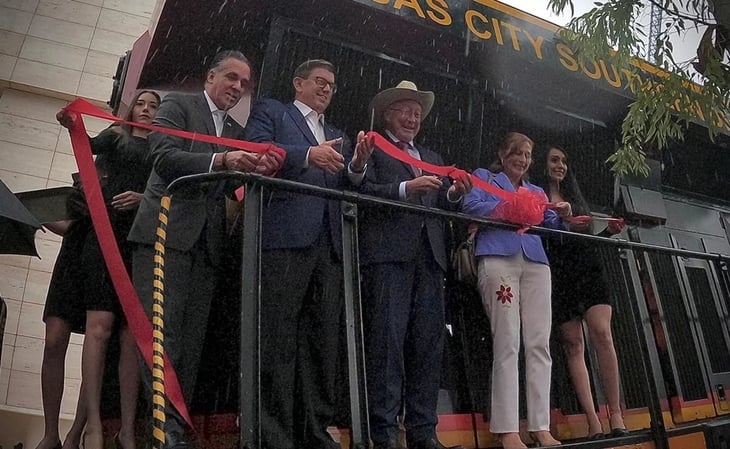 Ken Salazar celebra los 200 años de la locomotora del bicentenario