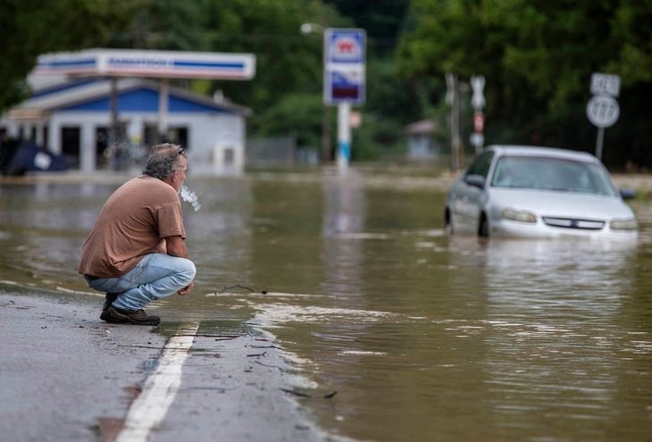 Ocho muertos y miles sin electricidad por las inundaciones en Kentucky (EEUU)