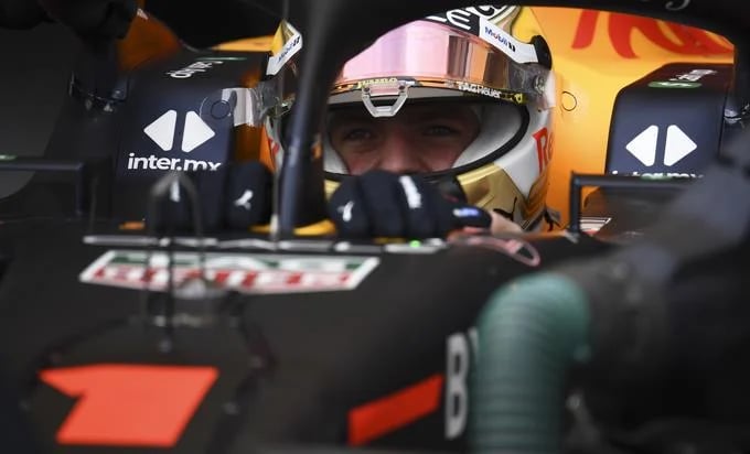 Verstappen: Es frustrante salir décimo, pero mañana va a estar interesante