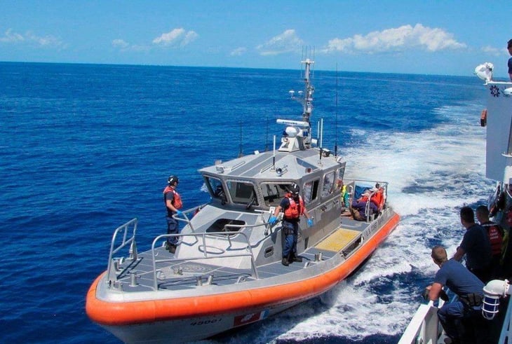 Buscan a dos adultos tras hundirse embarcación en el sur de Puerto Rico