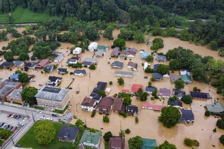 Suman 26 muertos por inundaciones en Kentucky; entre ellos 4 niños