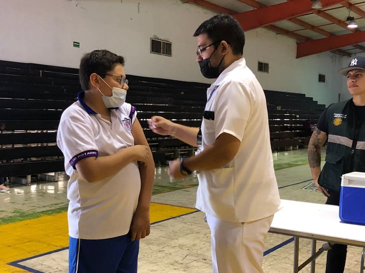 Brigada de vacunación de segunda dosis contra COVID-19 para jóvenes de 12 a 17 años en Monclova 