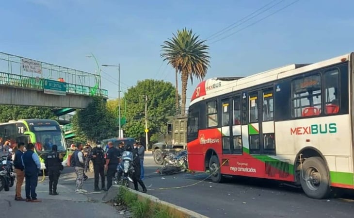 Motociclista invade carril exclusivo del Mexibús y muere