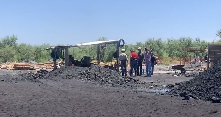 Salen con vida dos mineros de pozo de carbón de Sabinas, Coahuila