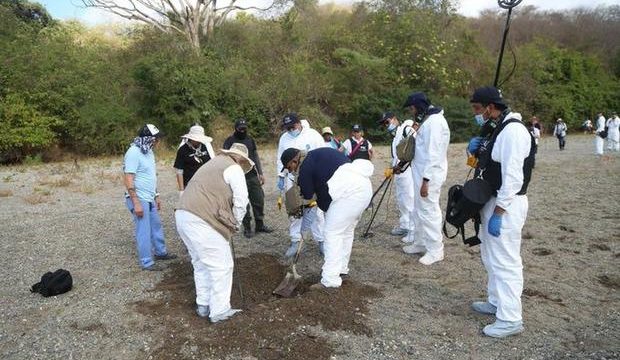 Hallan fosa clandestina con 11 cuerpos en Uruapan, Michoacán