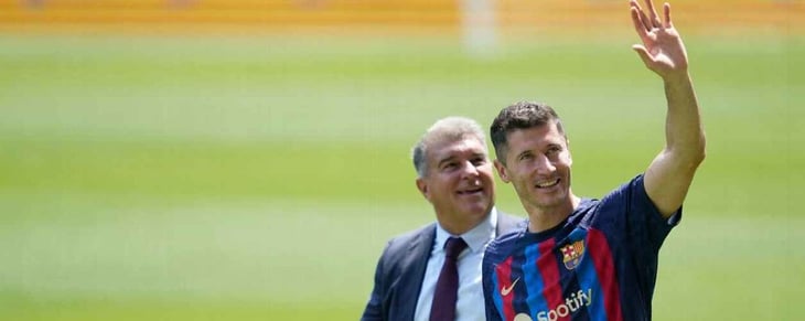 Lewandowski levanta pasiones en el Camp Nou en una presentación récord