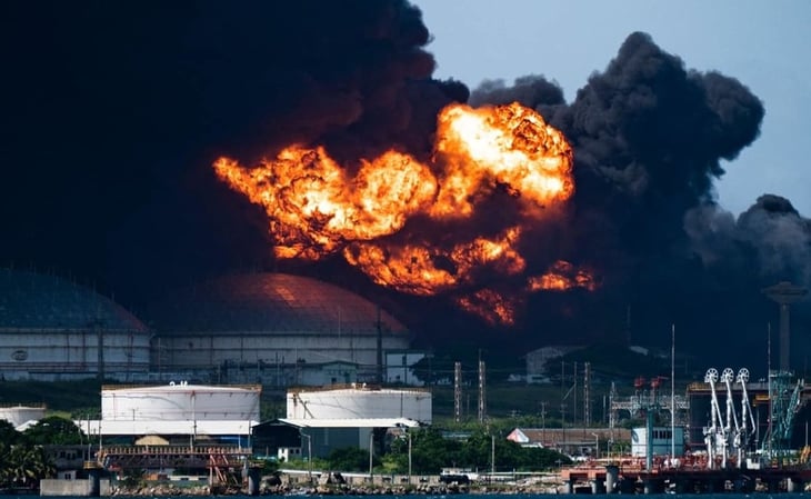  México enviará embarque de gasolinas a Cuba como 'ayuda humanitaria' por explosión en refinería de Matanzas
