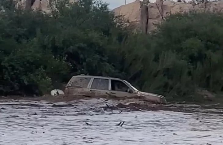 Rescatan con vida a 5 personas arrastradas por el Río Cabullona