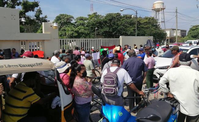 Damnificados de terremoto 7-S en Oaxaca exigen a CFE cese cortes