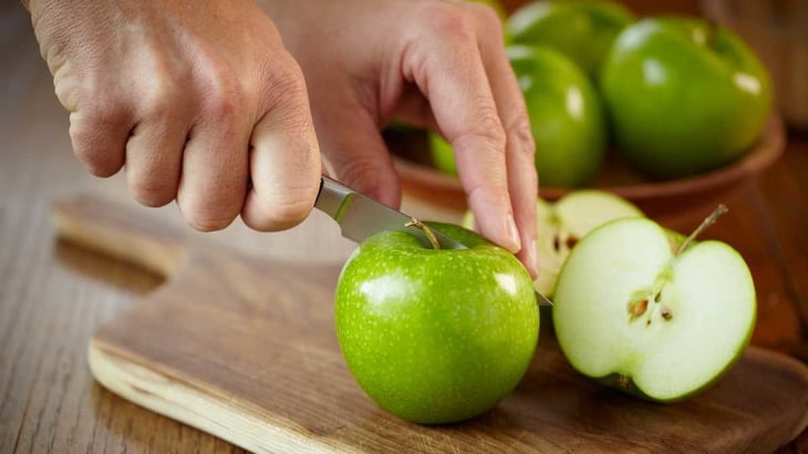 ¿Qué pasa si comes una manzana al día y en ayunas?