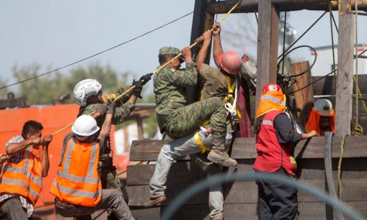 ‘Estamos trabajando día y noche’ en rescate de mineros en Coahuila: AMLO