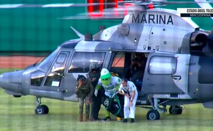 Usan helicóptero de la Marina para trasladar a 'Pochi', mascota del equipo de beisbol Olmecas de Tabasco