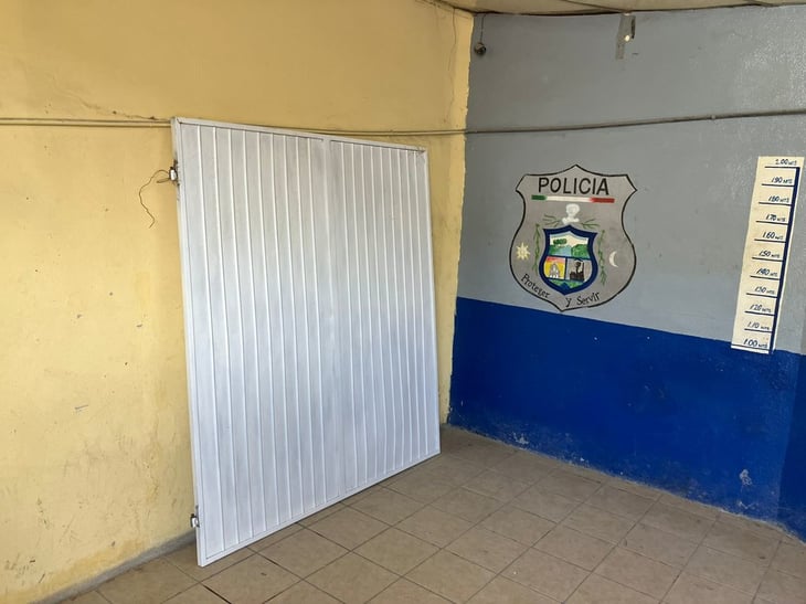 Ladrones intentan robar portón de la primara Marian Rodríguez Tamez de Monclova
