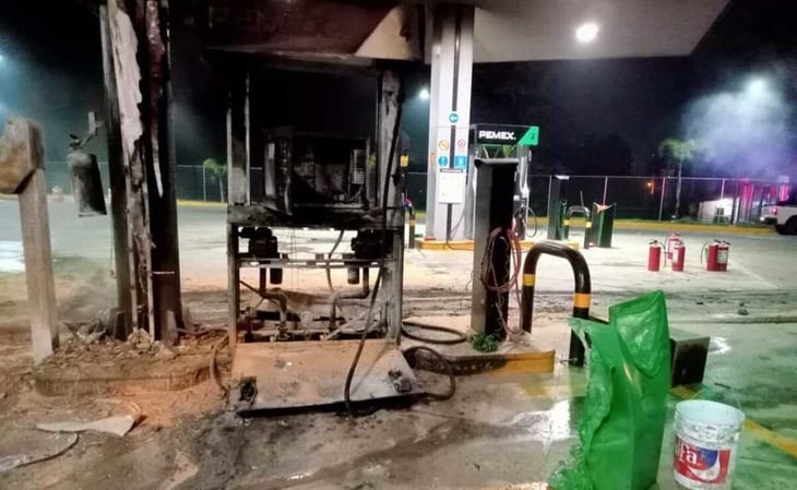 Comando incendia gasolinera y vehículo en Zitácuaro, Michoacán
