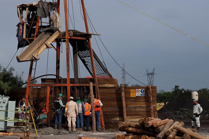 Ciudadanos: Lentas las maniobras de rescate de mineros atrapados en pozo de Sabina
