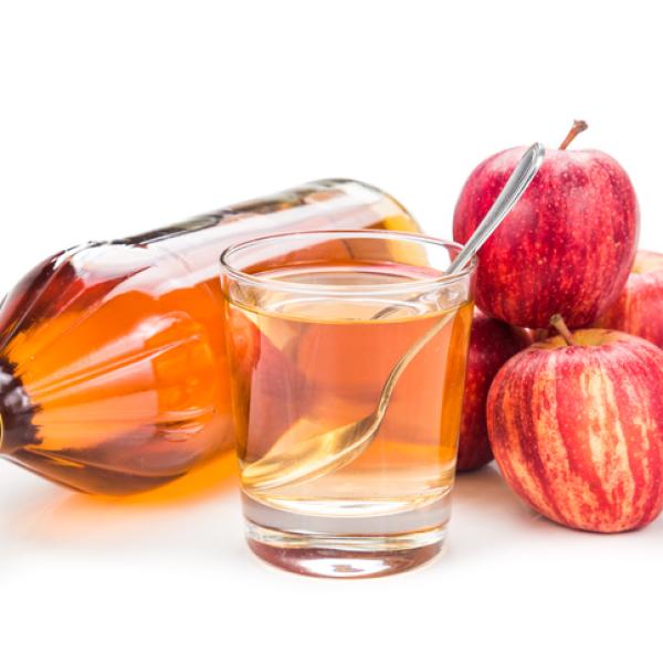 ¿Es buena la bebida viral de vinagre de manzana en ayunas?