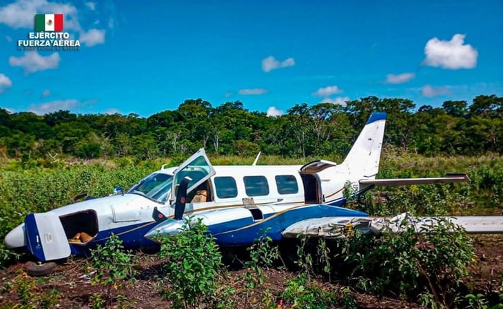 Aseguran aeronave y posible cargamento de cocaína en Campeche