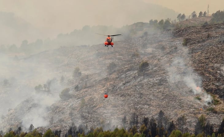 Varias personas salen heridas tras intentar huir de incendio forestal en España; viajaban en tren