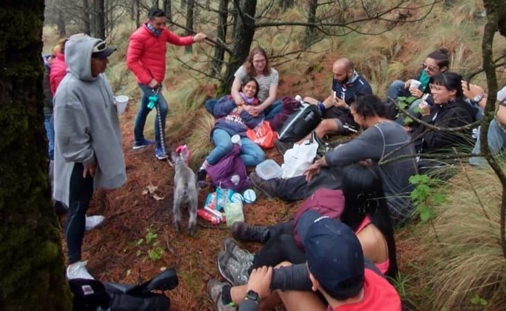 Gritos silbatos y sin perder el ánimo: así fue el rescate de excursionistas perdidos en el Ajusco