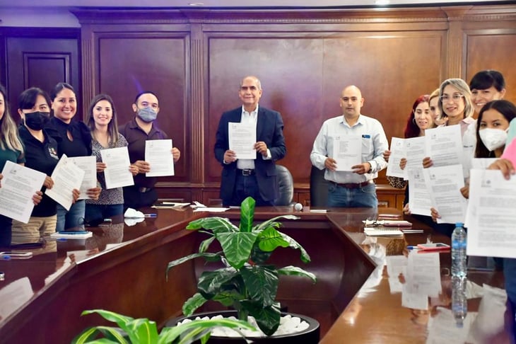 Se firma convenio de colaboración entre Presidencia Municipal y funcionarios becados