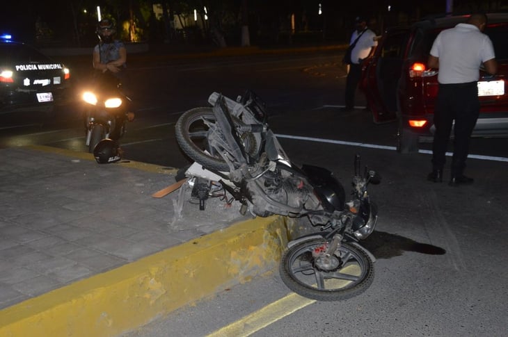 Ebrio conductor choca a motociclista en la colonia Guadalupe