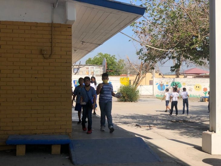 Padres de familia cambiaron a sus hijos de escuelas en Monclova por carencias de planteles 